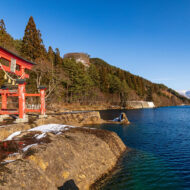 御座石神社の鳥居と田沢湖