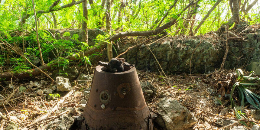 瓦礫と共に残る砲座